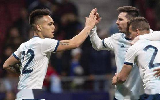 
漂亮！国米球星携有身女友出镜！不敢想身价过亿 我的奥迪不能碰_ky开元集团(图5)